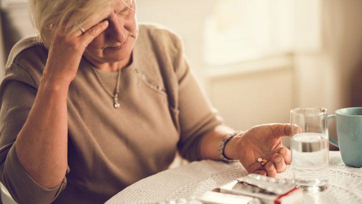 مقایسه سه استراتژی درمانی برای سردرد ناشی از مصرف بیش از حد دارو، یک کارآزمایی بالینی تصادفی